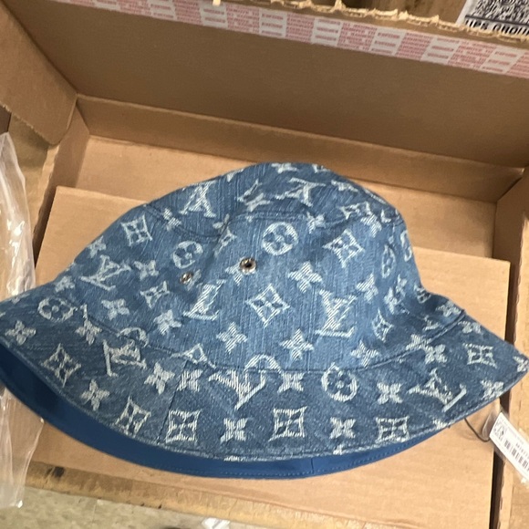 Louis Vuitton Monogram Essential Bucket Hat - Picture 2 of 6